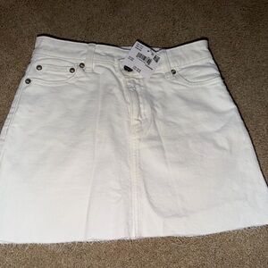 New American Eagle White Denim Jean Skirt Frayed Hem Stretchy Size 00 NWT
